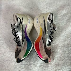 Nike. Like new. Size 6.5. Used it to try it out. Betrue Gilbert baker.
